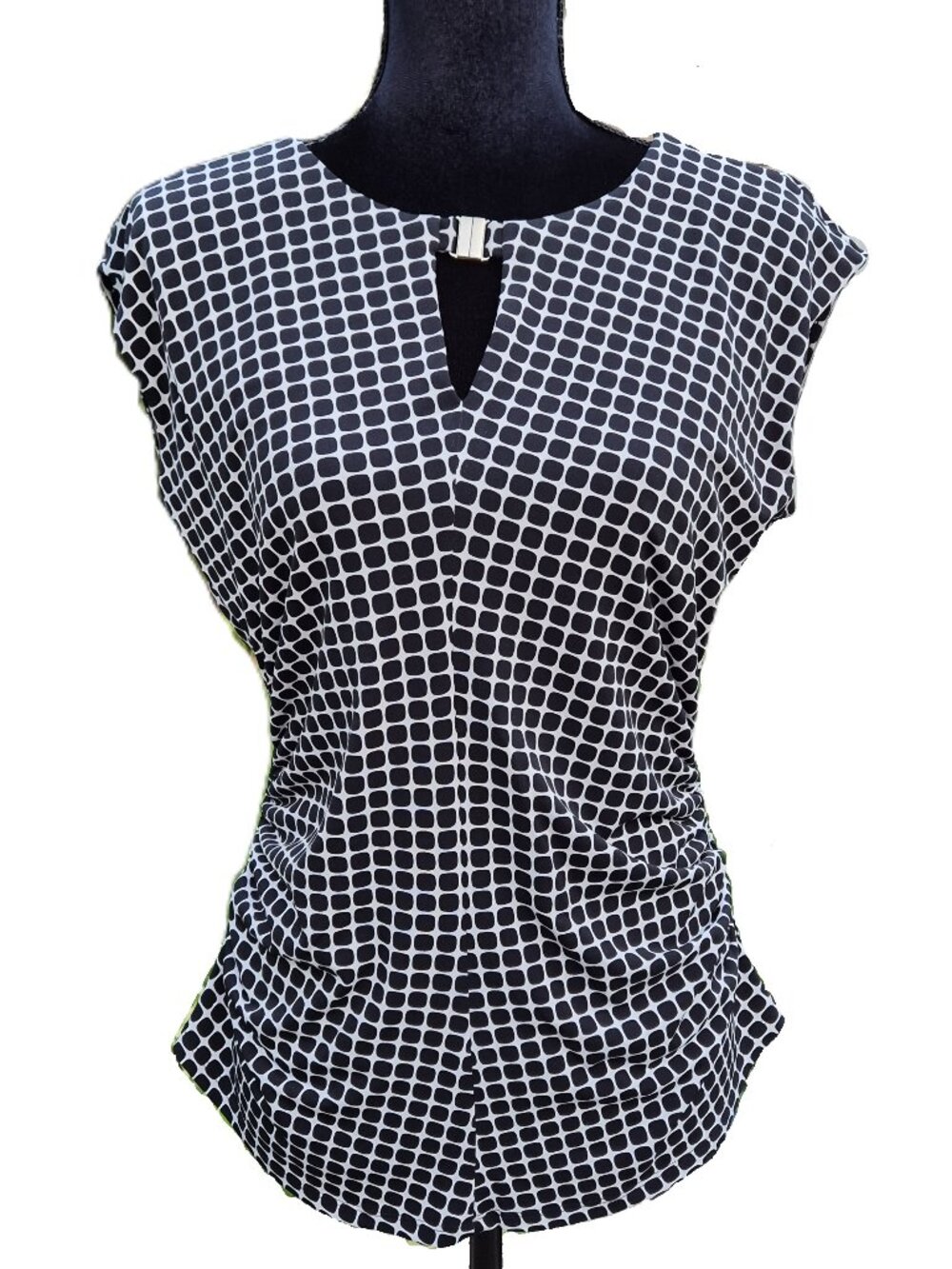Vince Camuto Black and White Geometric Print Top, Size M